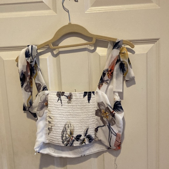 Flowered M top - Picture 2 of 3